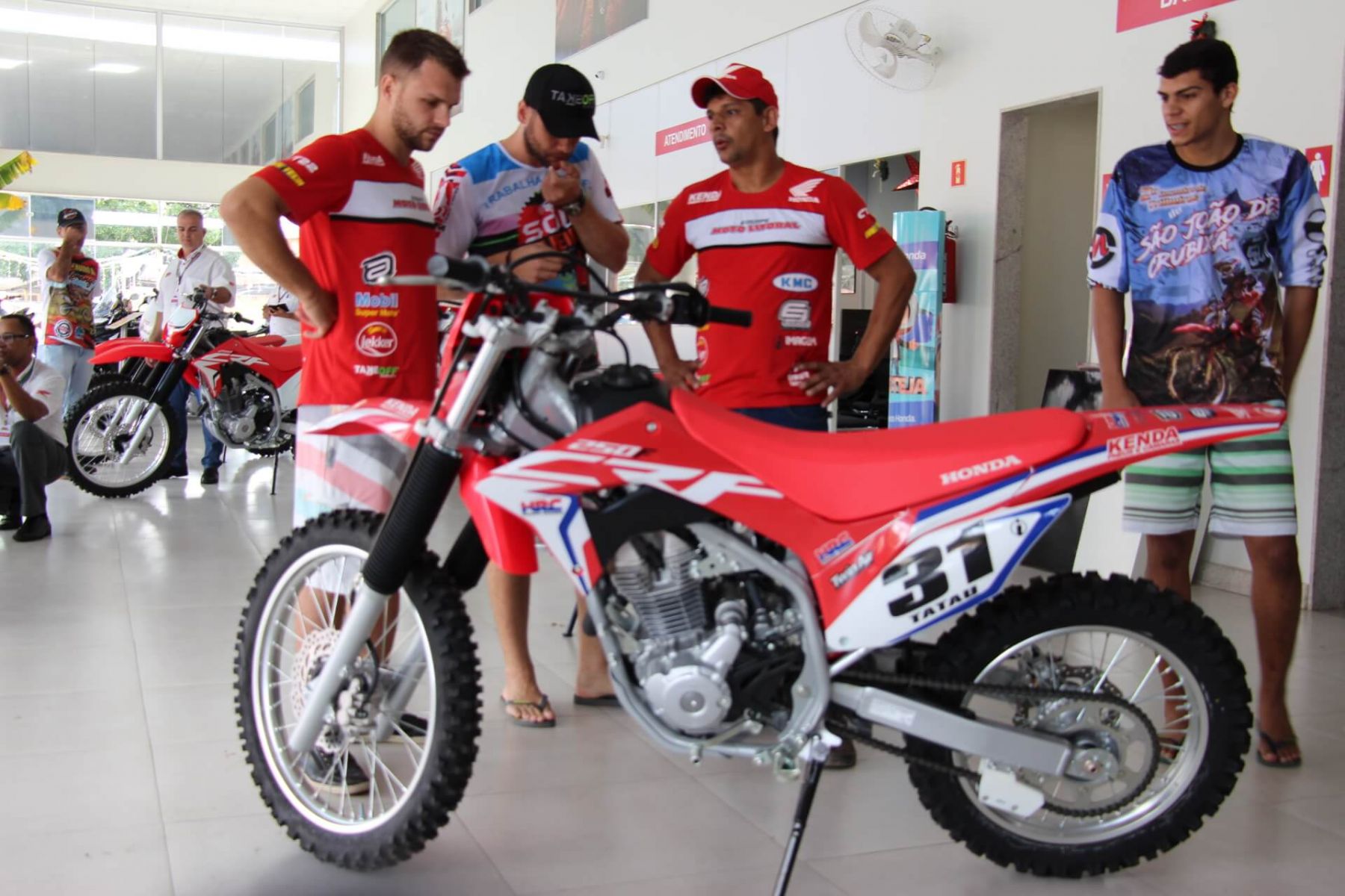 Honda CRF 250F 2022: moto de trilha ganha visual novo